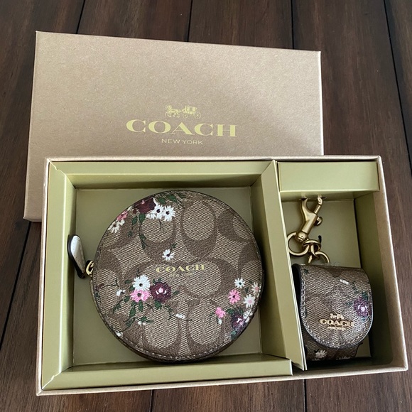 Coach Handbags - Brand New Coach Boxed Tech Organizer And Wireless Earbud Bag Charm Set In Signat